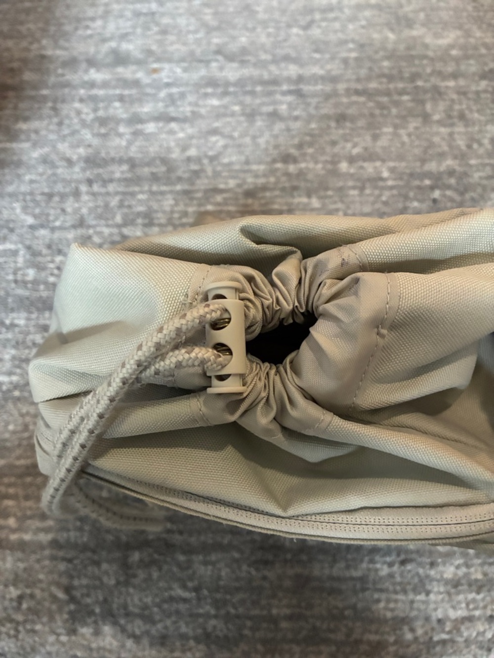 UA Under Armour Utility Flex Sling Bag  -  Khaki/White/Taupe - Picture 4 of 5